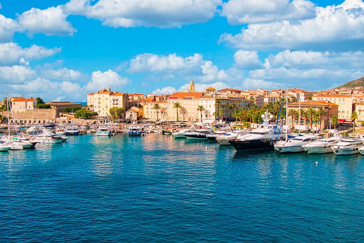 Visiter Ajaccio à moto