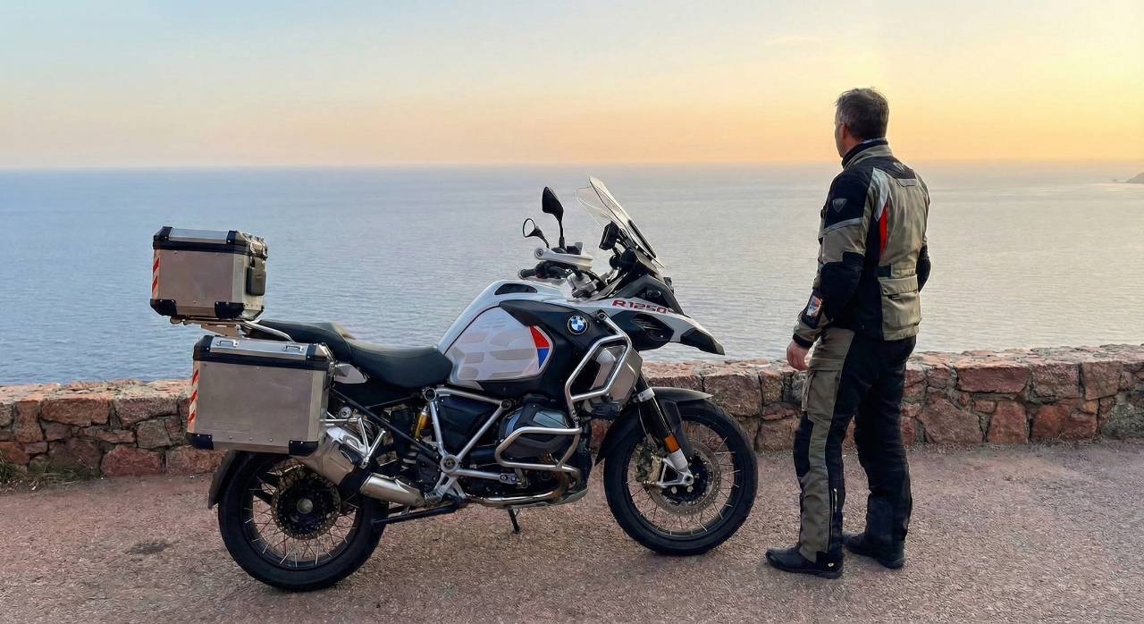 Road trip en corse pourquoi la location de moto tout inclus est la clé d'un voyage réussi
